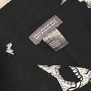 DIVIDED by H&M Black and White Skull Print Button up short sleeve